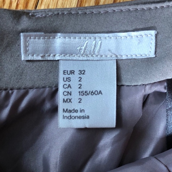 H&M Skirt w/Pockets - Picture 3 of 5